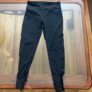 Mono B cropped black leggings athletic wear size size small
